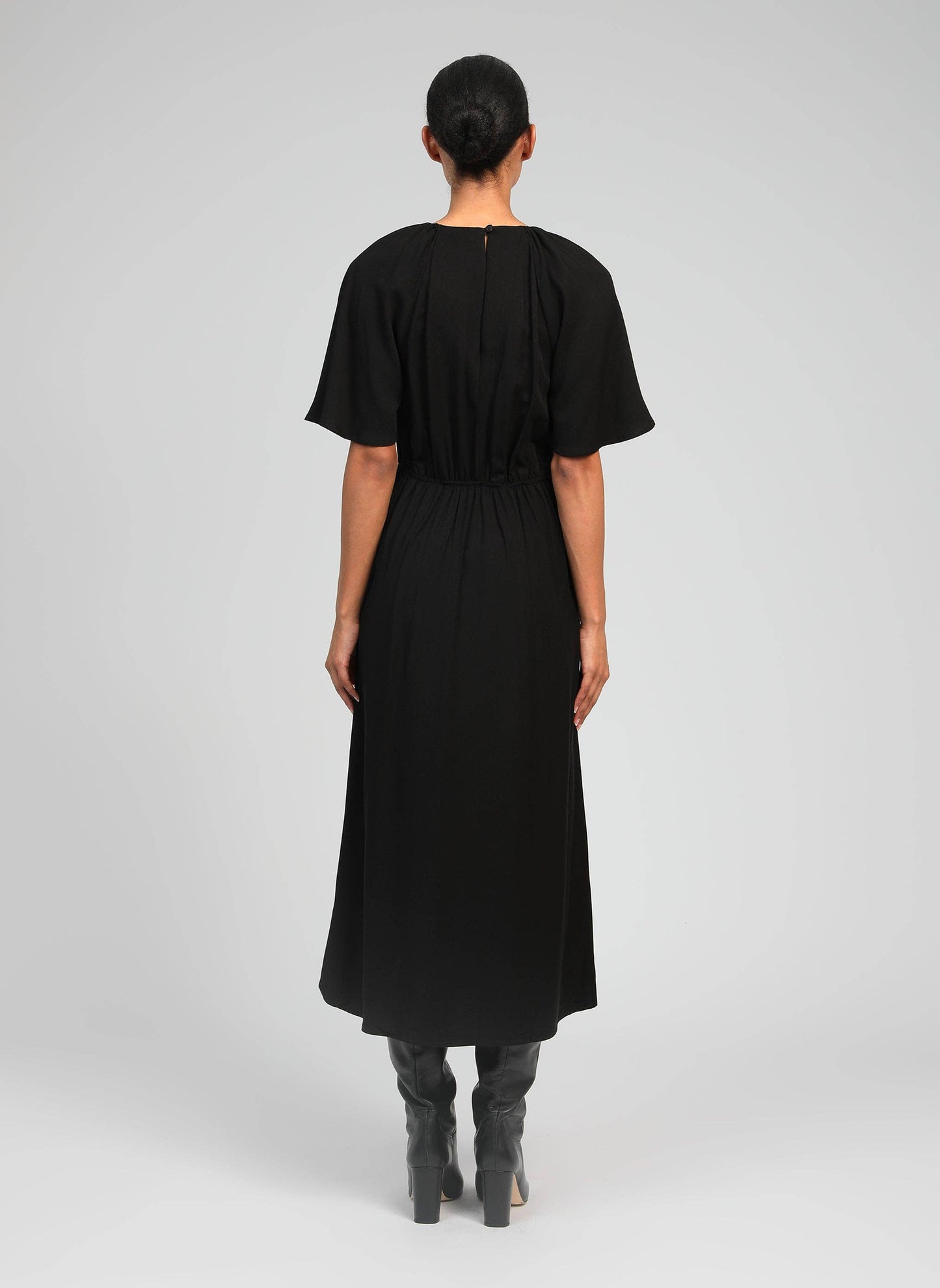Abito lungo nero Moriana con maniche raglan