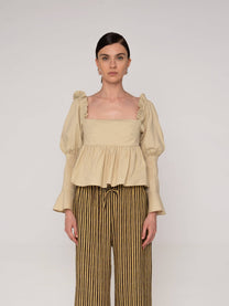 Blusa beige con volant e schiena aperta