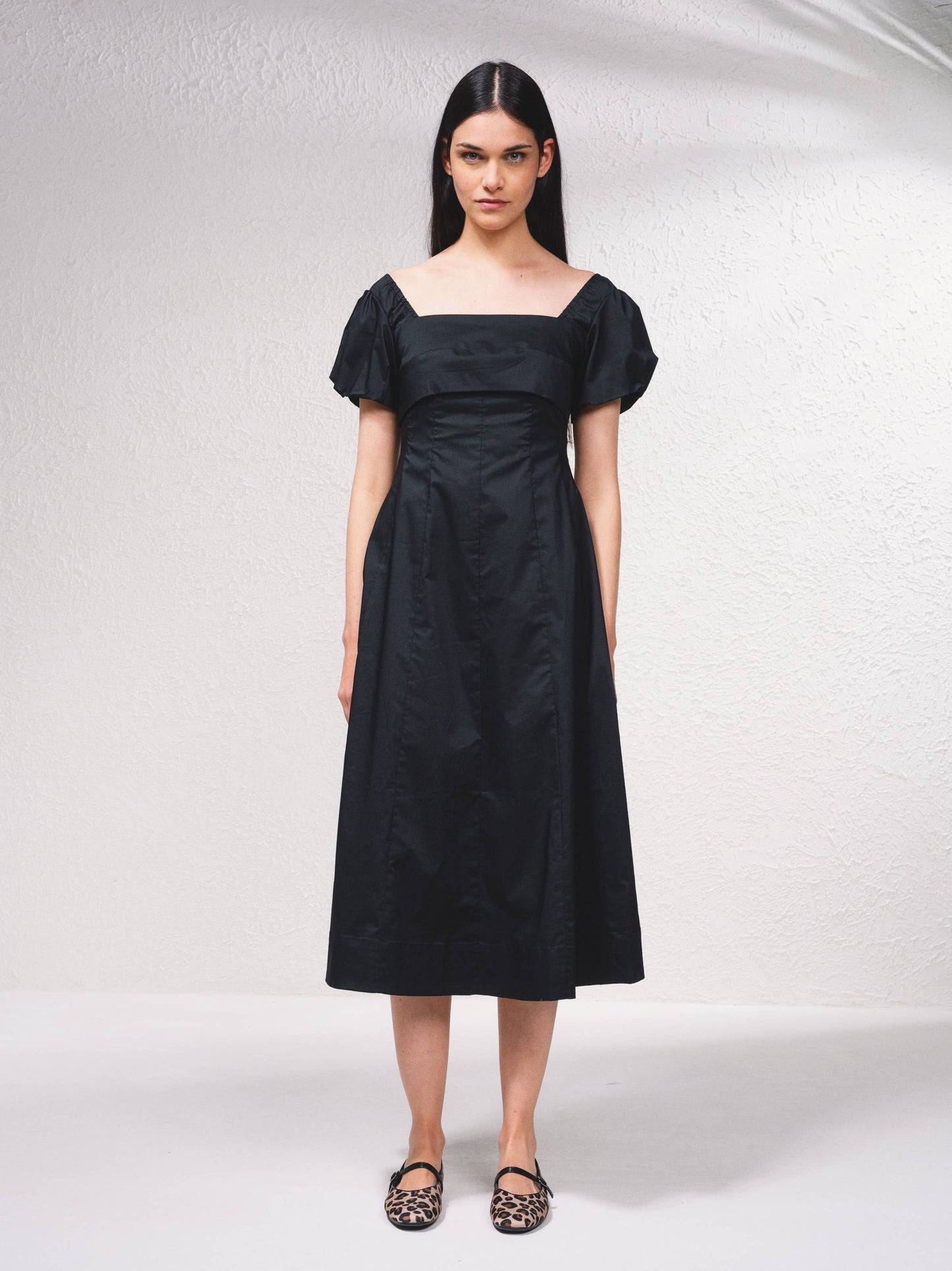 Vestito midi con scollo quadrato e gonna a trapezio