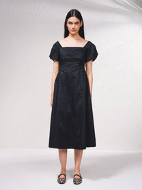 Vestito midi con scollo quadrato e gonna a trapezio