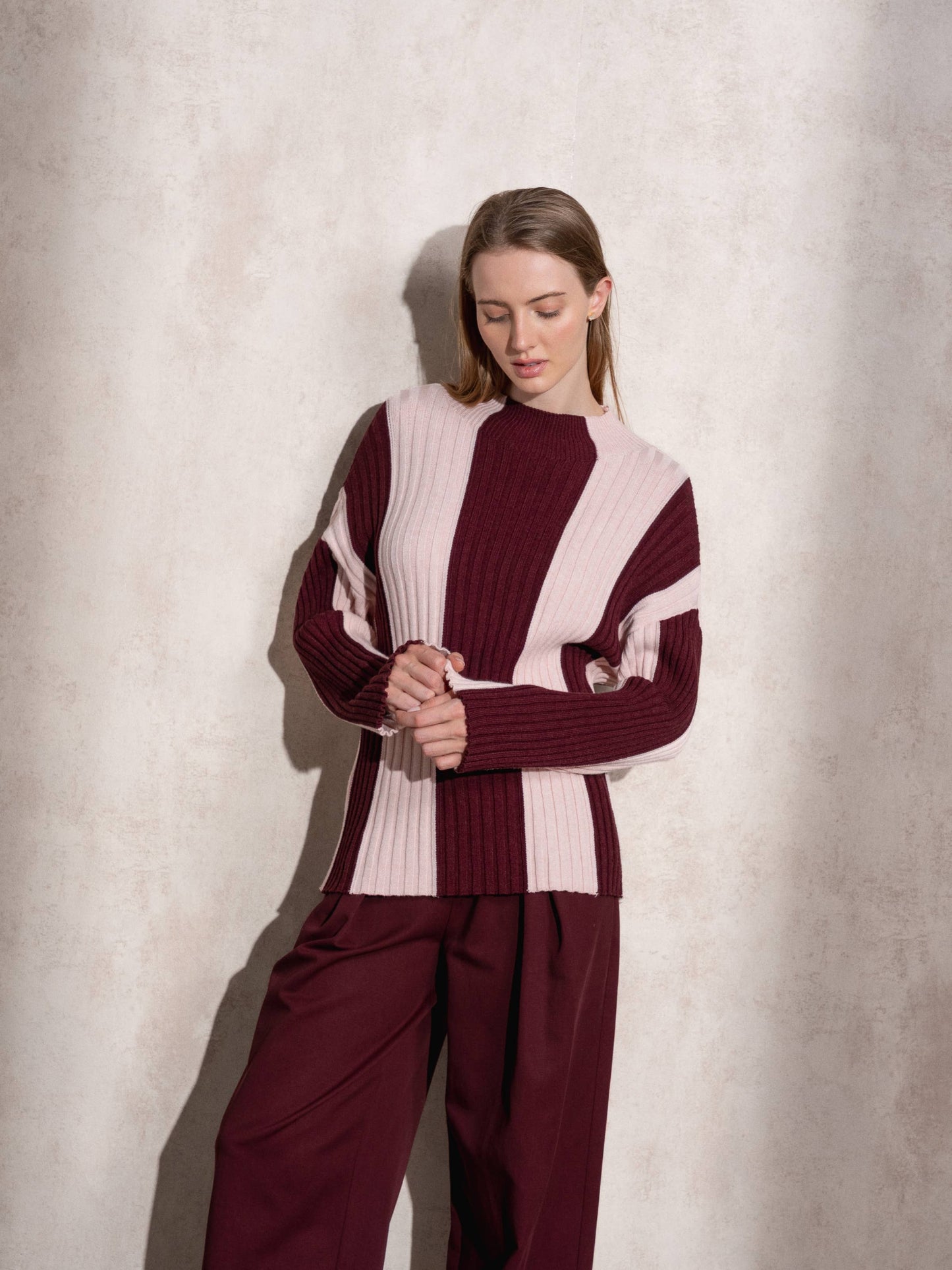 Maglione a collo alto a righe in maglia