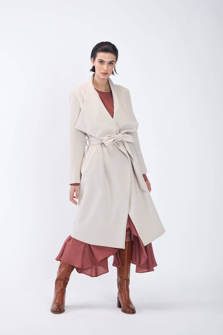 Cappotto avvolgente con cintura beige