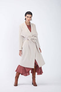 Cappotto avvolgente con cintura beige