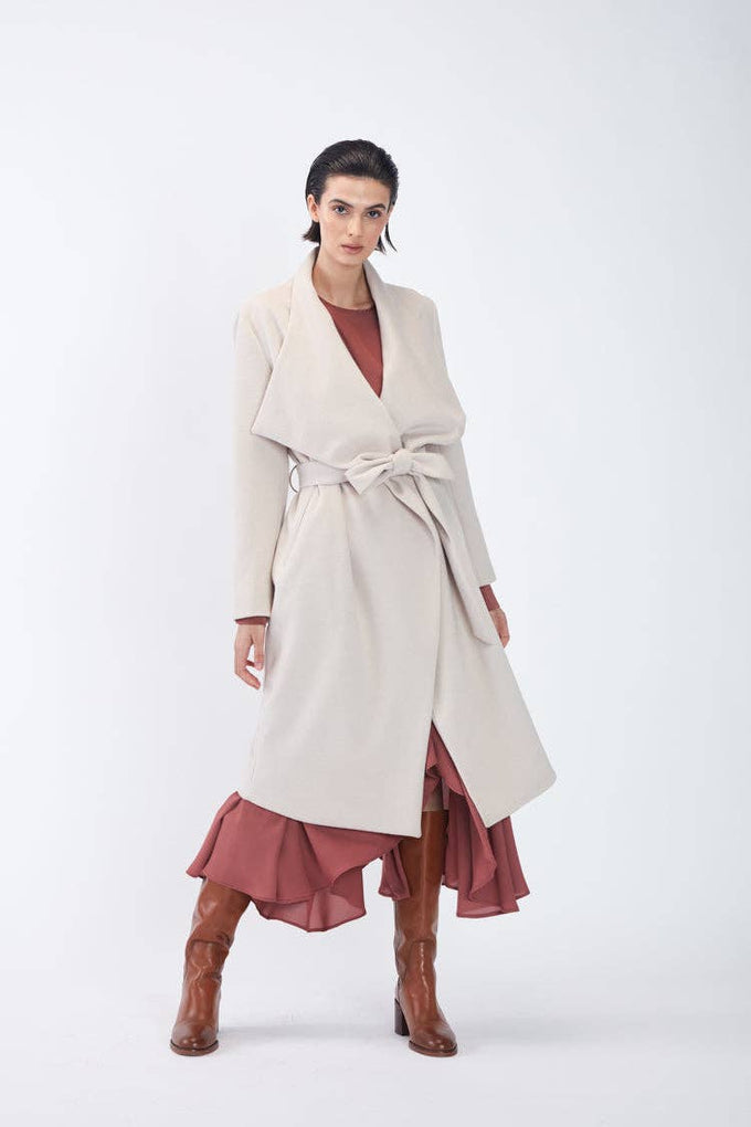 Cappotto avvolgente con cintura beige