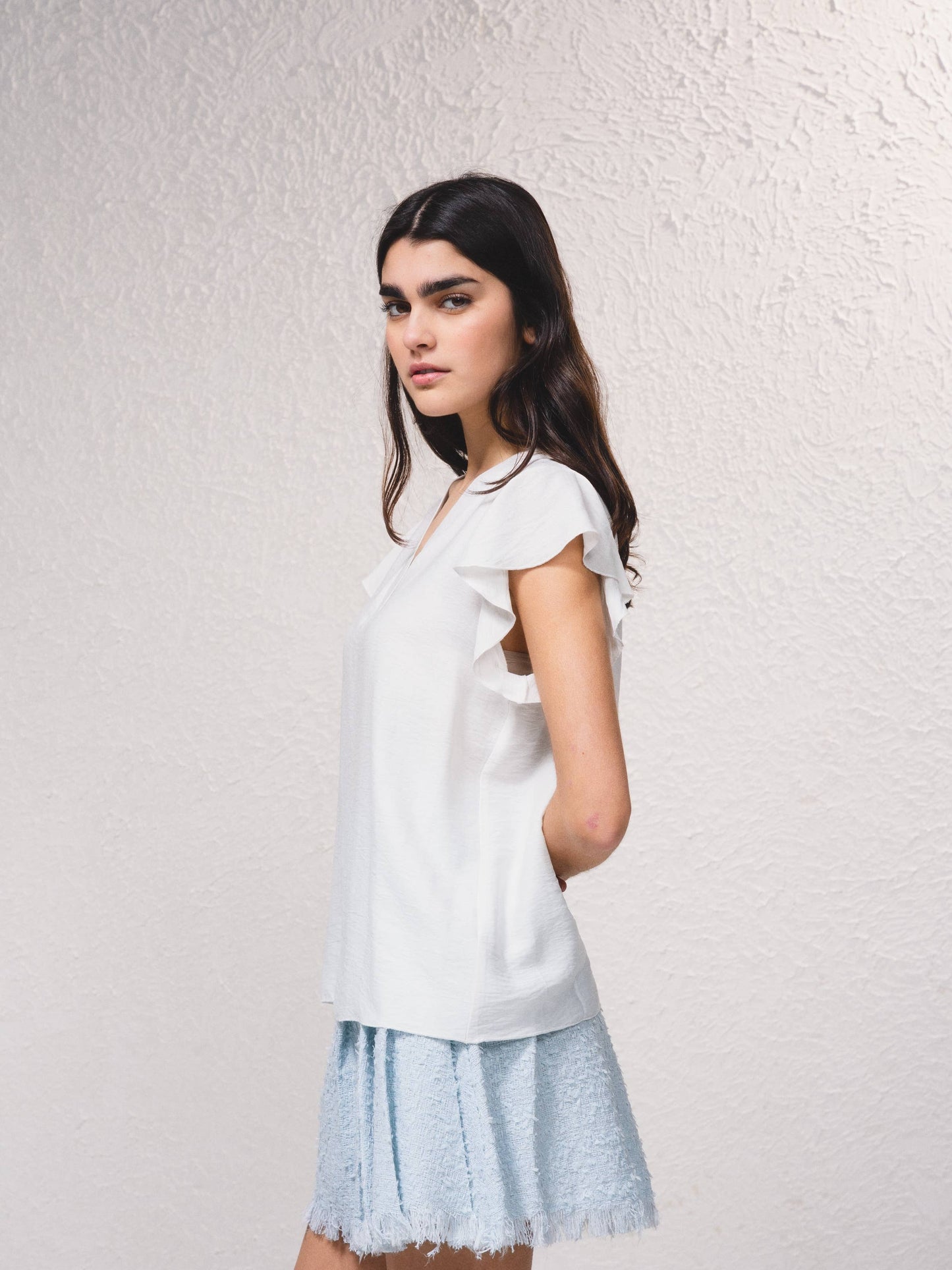 Blusa fluida con scollo a V e maniche arricciate
