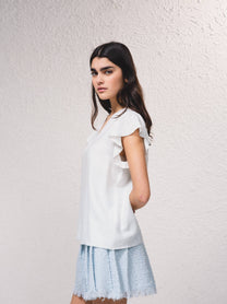 Blusa fluida con scollo a V e maniche arricciate