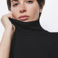 Maglione a maglia rasata con maniche a tre quarti e collo alto