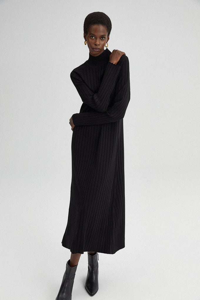 Abito maxi a coste nero con collo alto