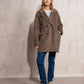 Cappotto midi doppiopetto con revers ampio