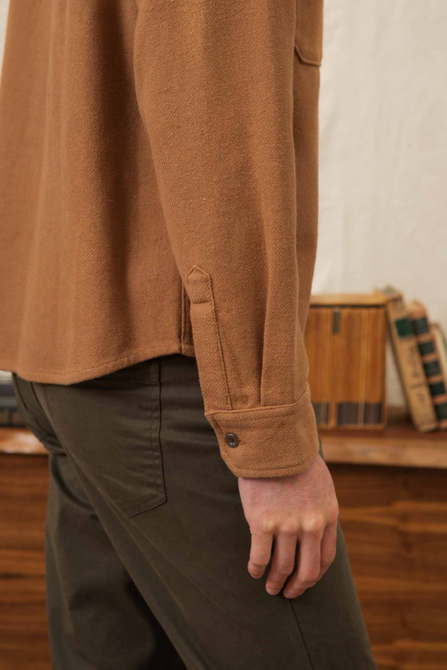 Overshirt in twill riciclato color cammello