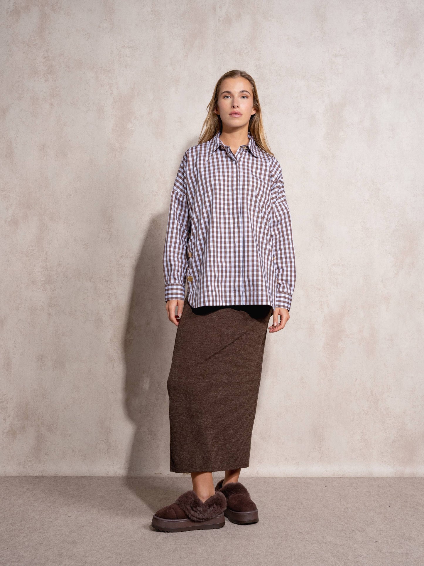Blusa camicia oversize in cotone con bottoni dorati