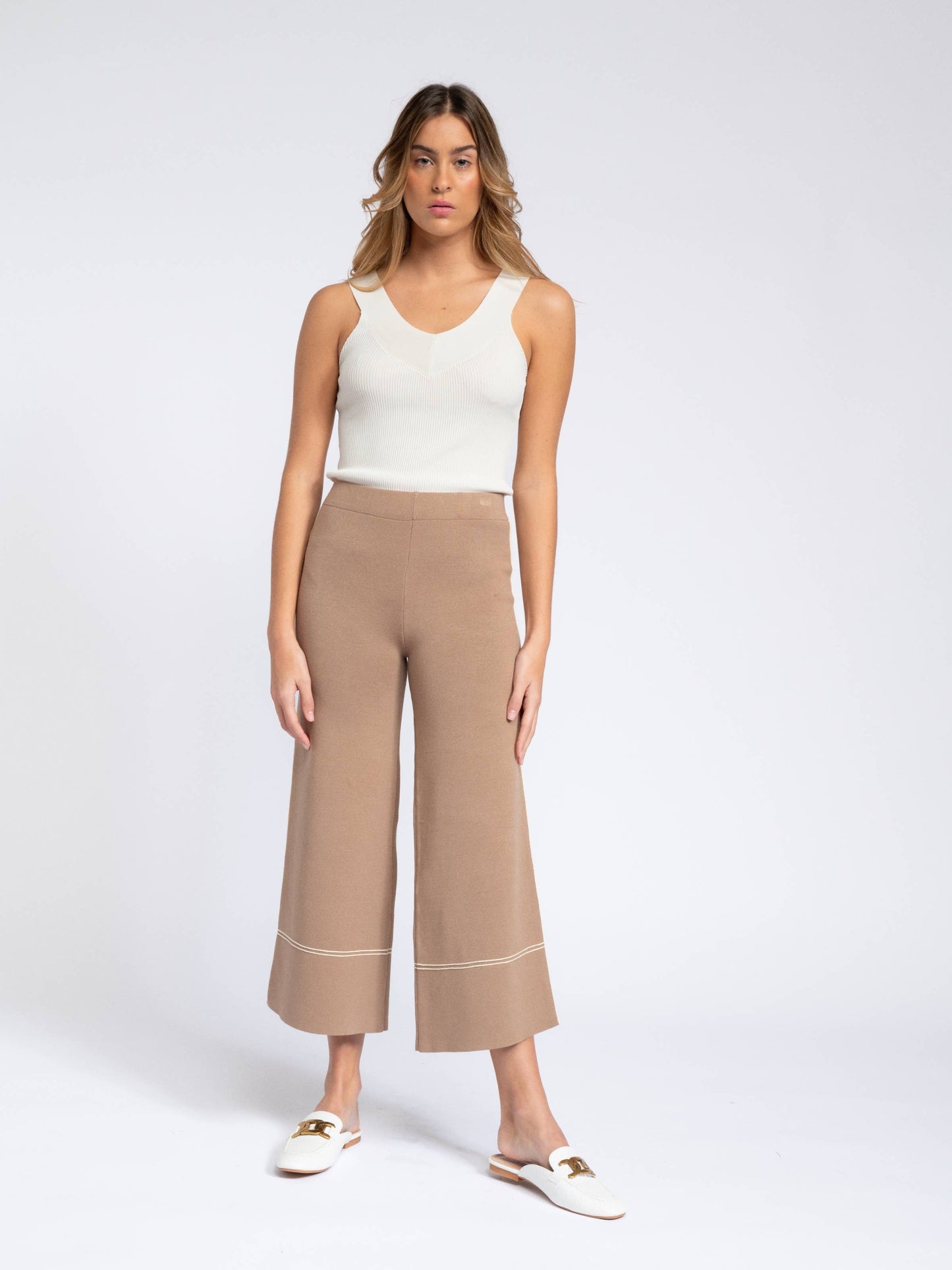 Pantaloni cropped off-white a gamba ampia
