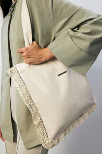 Borsa tote in tela con bordo in pizzo chic