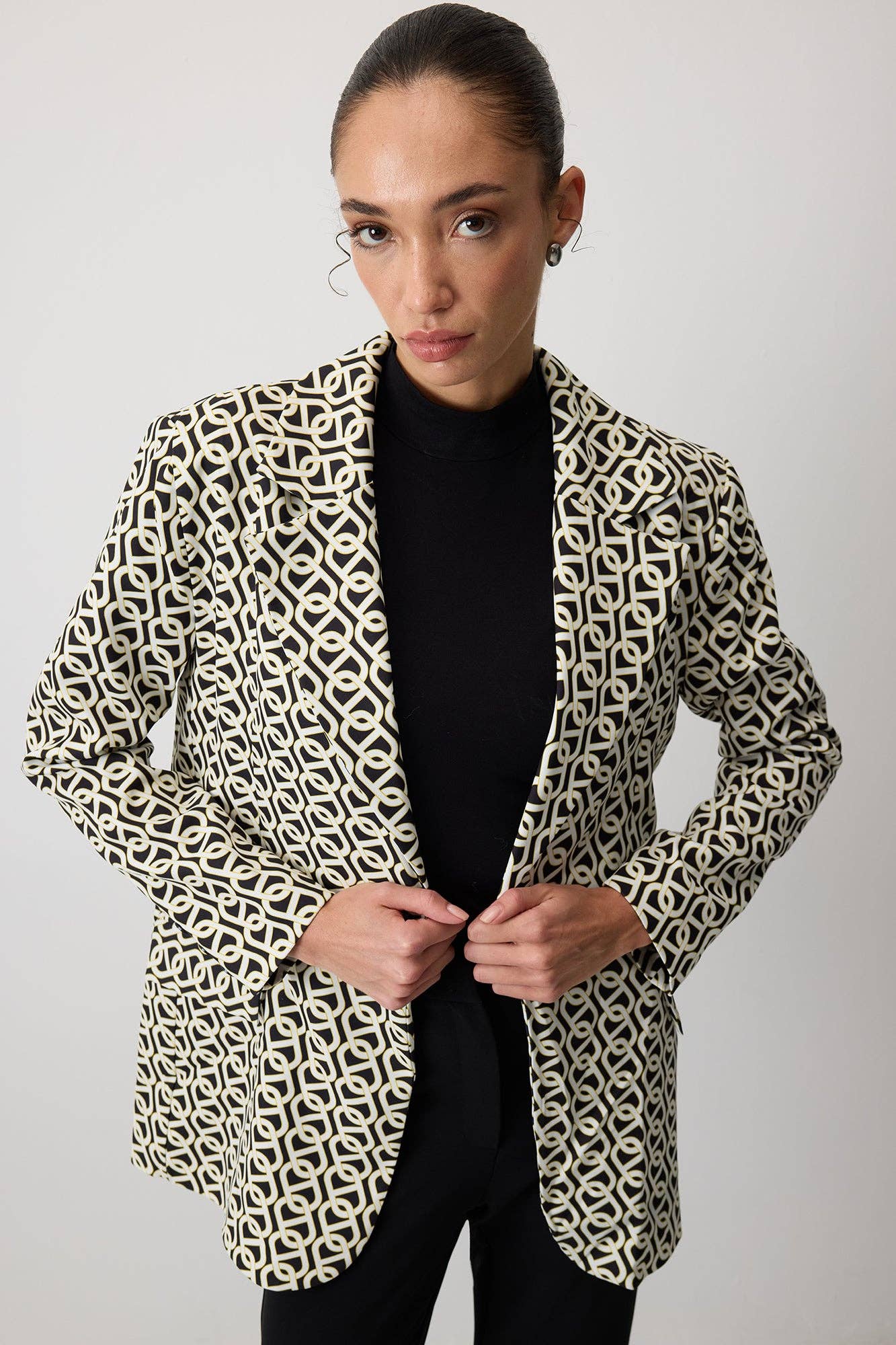 Blazer oversize ecru con motivo Lock