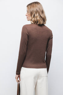 Maglione in maglia con dettagli metallici e collo alto