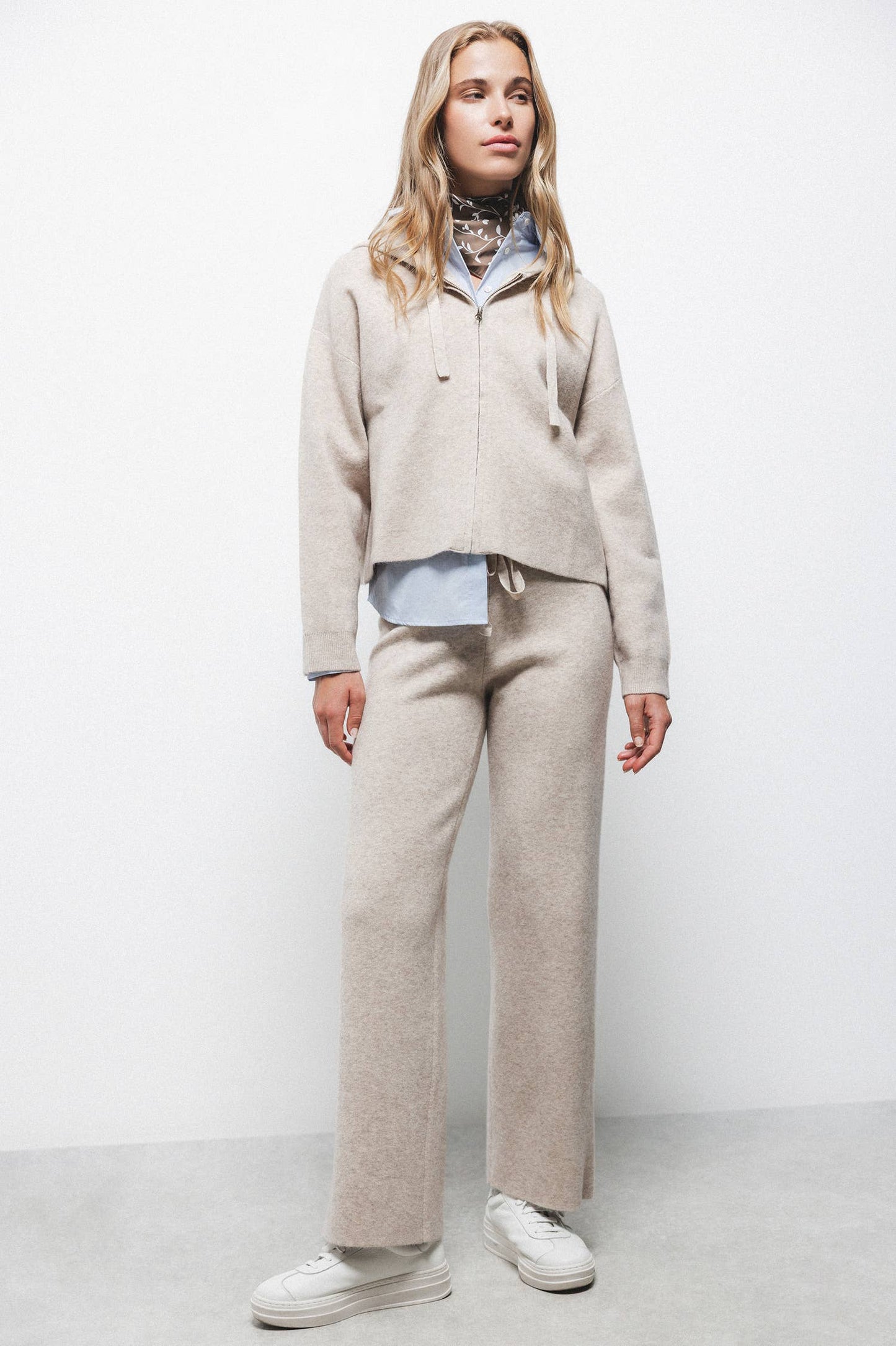 Pantaloni in maglia con coulisse e vita elastica