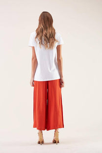 T-shirt bianca con stelle ricamate e bordo in pizzo