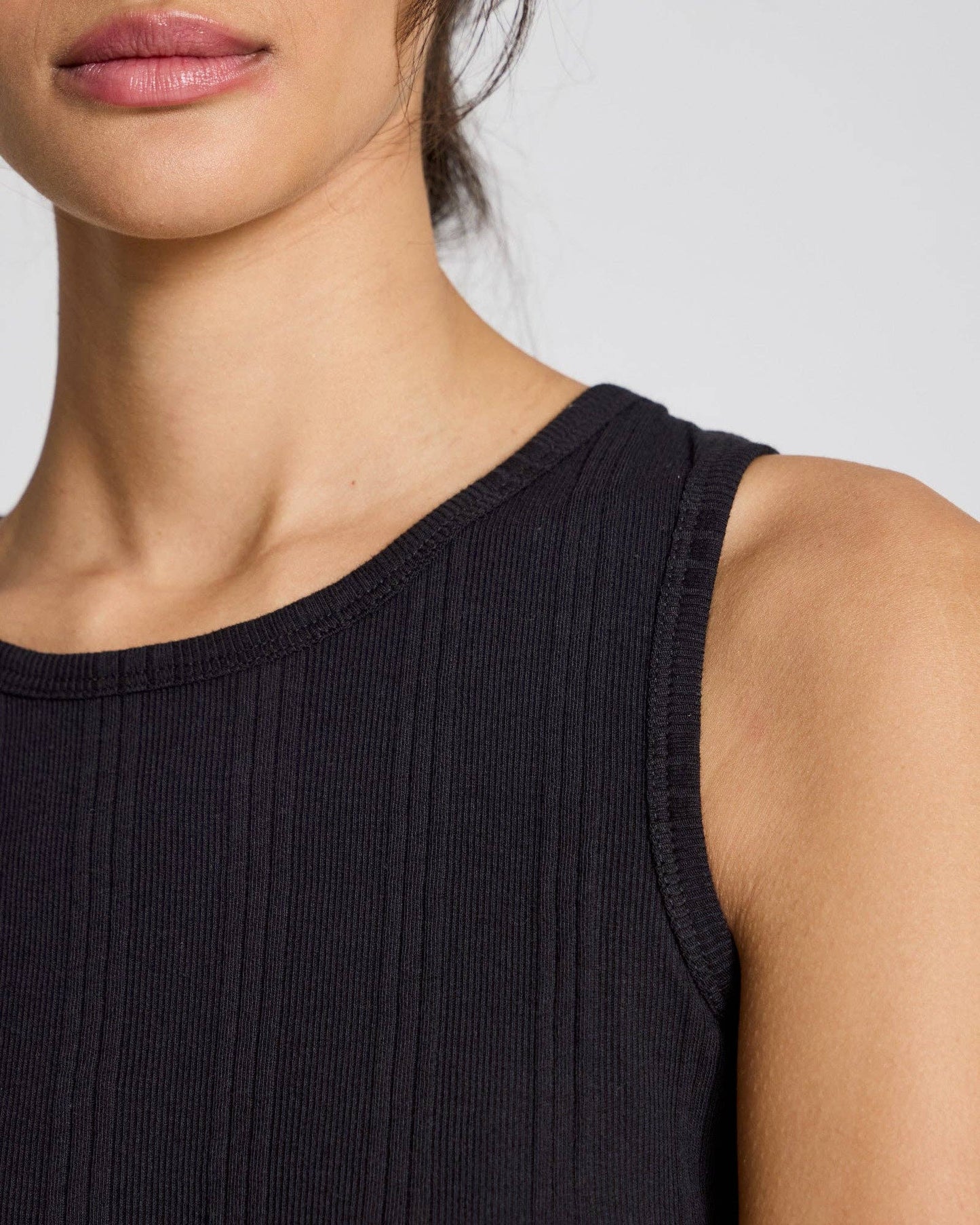 Top a costine in cotone biologico Alberte nero
