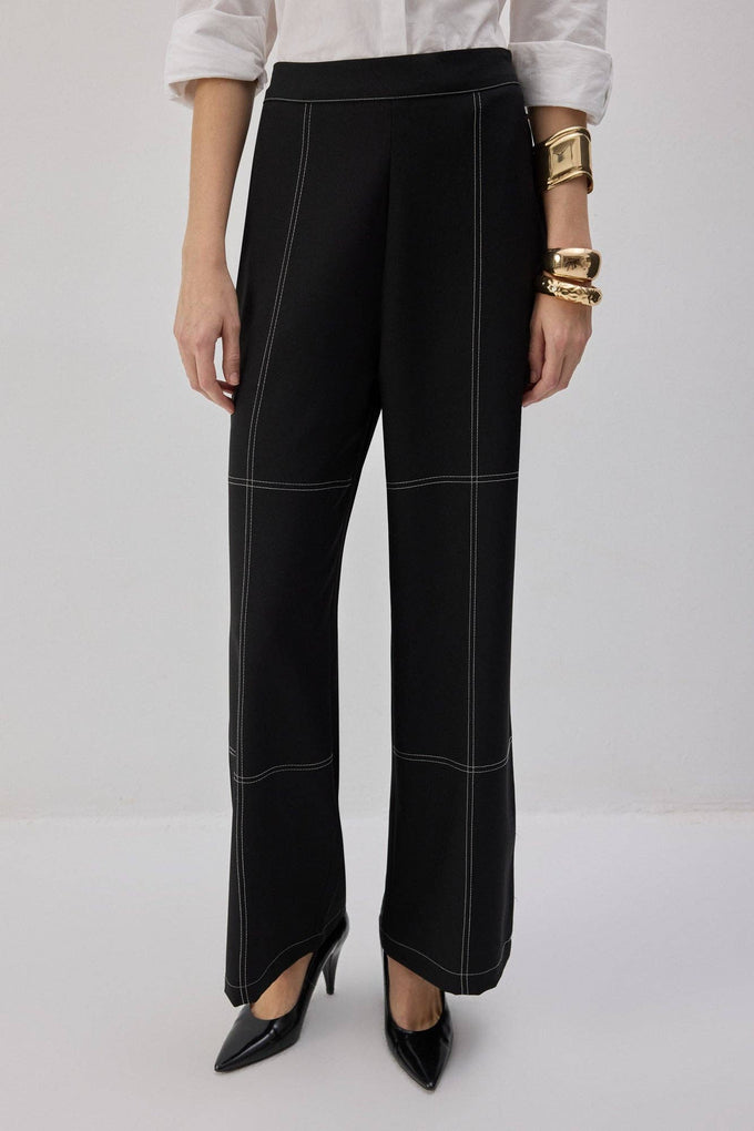 Pantaloni neri con cuciture a contrasto