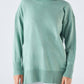 Maglione dolcevita con righe laterali