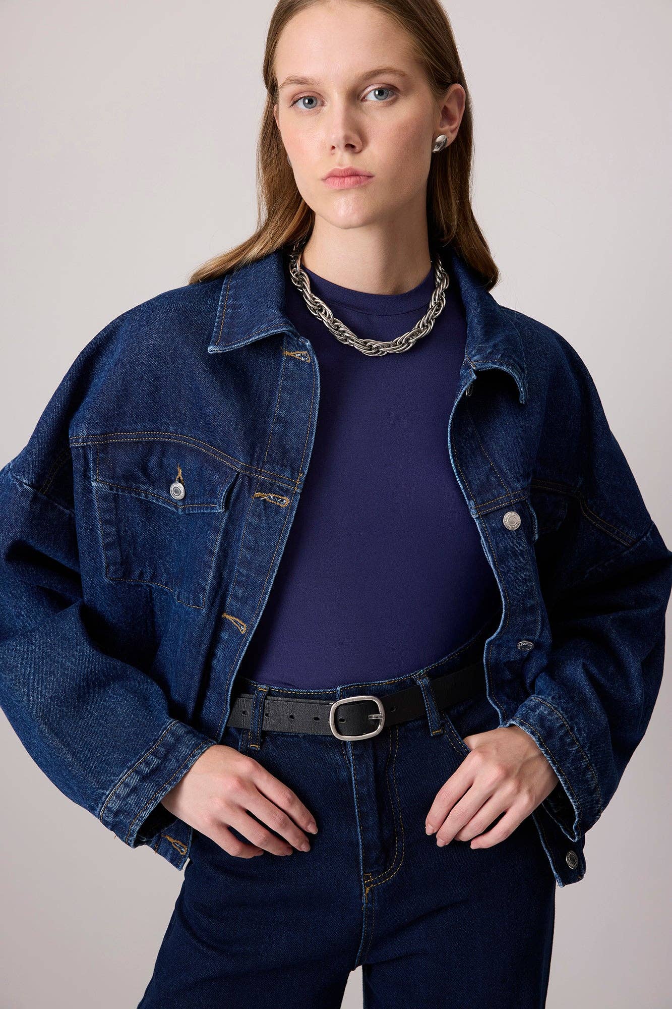 Top senza maniche blu navy in viscosa morbida