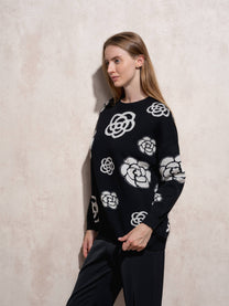 Maglione donna nero con maxi fiori a contrasto