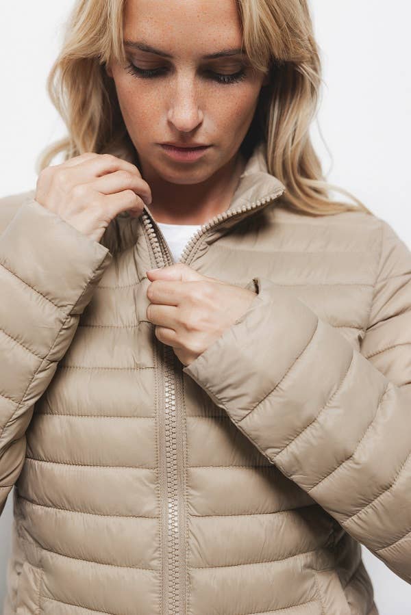 Giacca Piumino Leggera Trapuntata Beige con Collo Alto