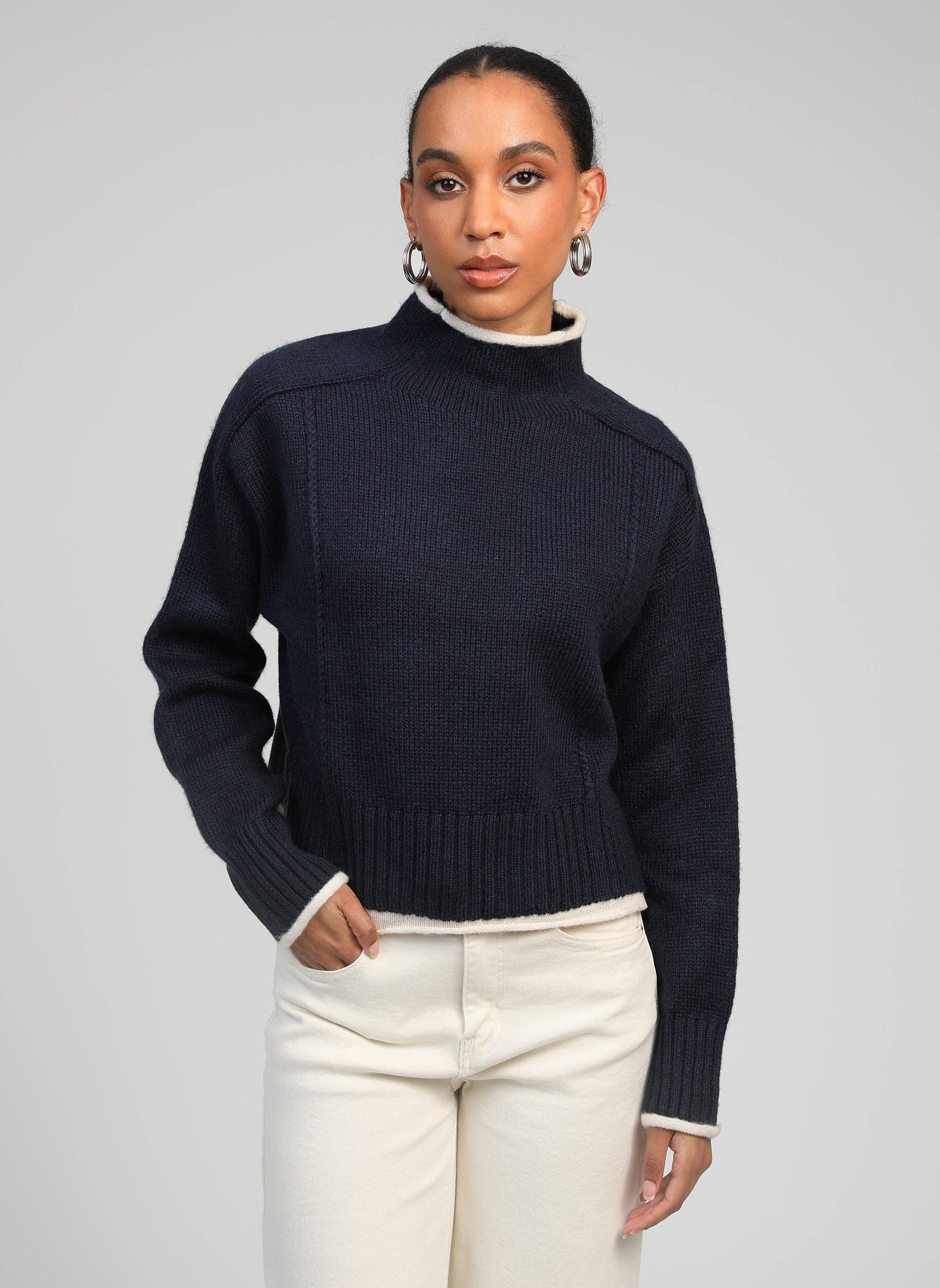 Maglione Lazario blu marino a collo alto