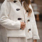 Cappotto corto teddy con chiusure a gancio