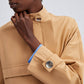 Trench lungo beige con maxi tasche