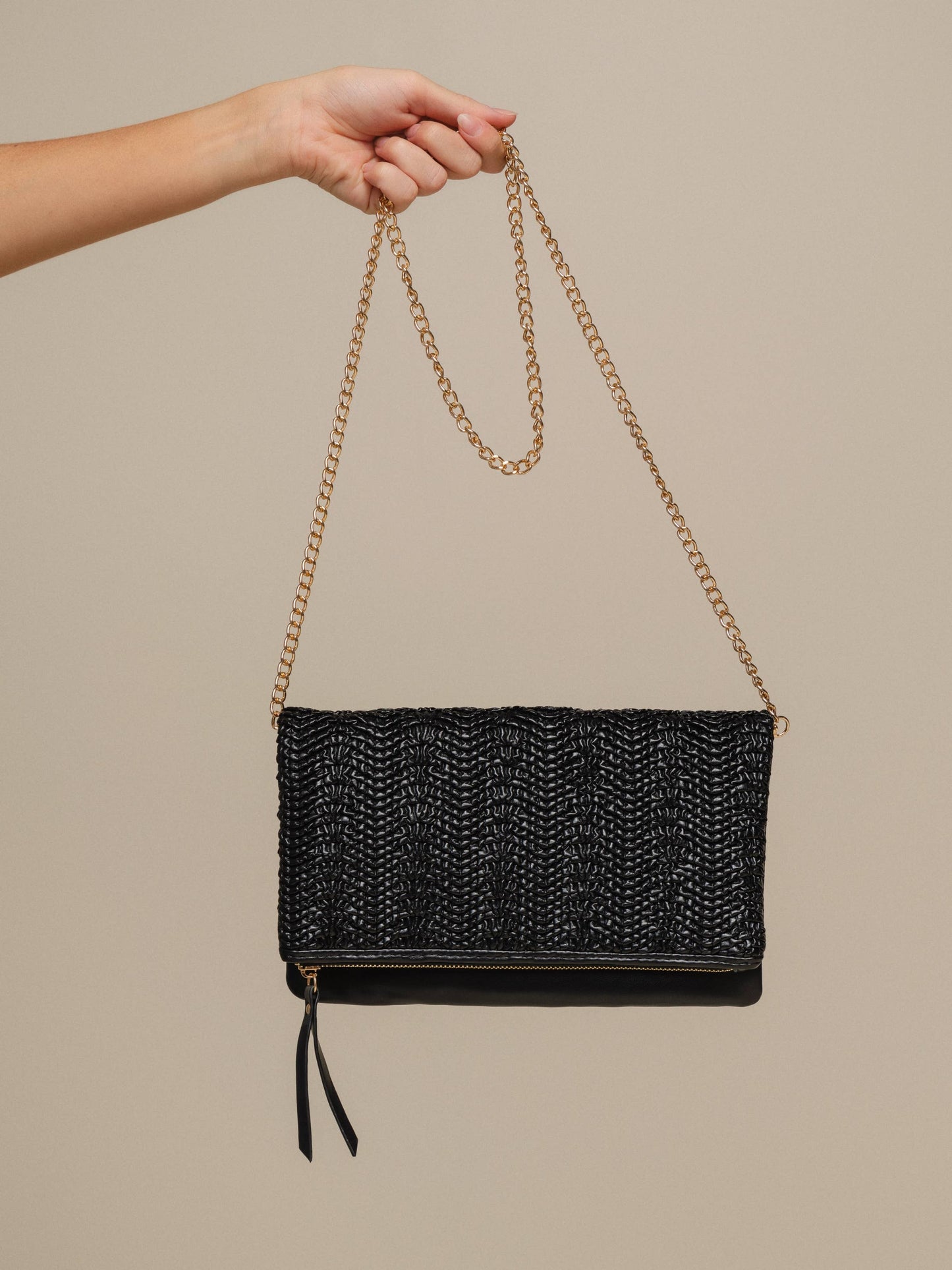 Borsa a tracolla intrecciata con catena