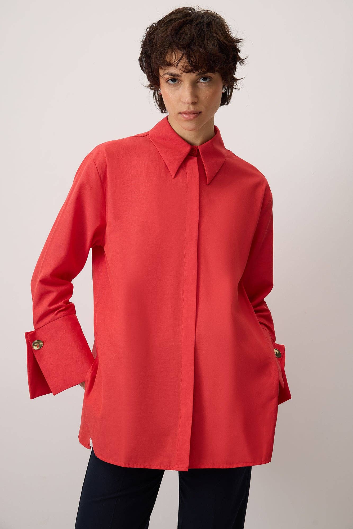 Camicia in popeline con polsini ampi