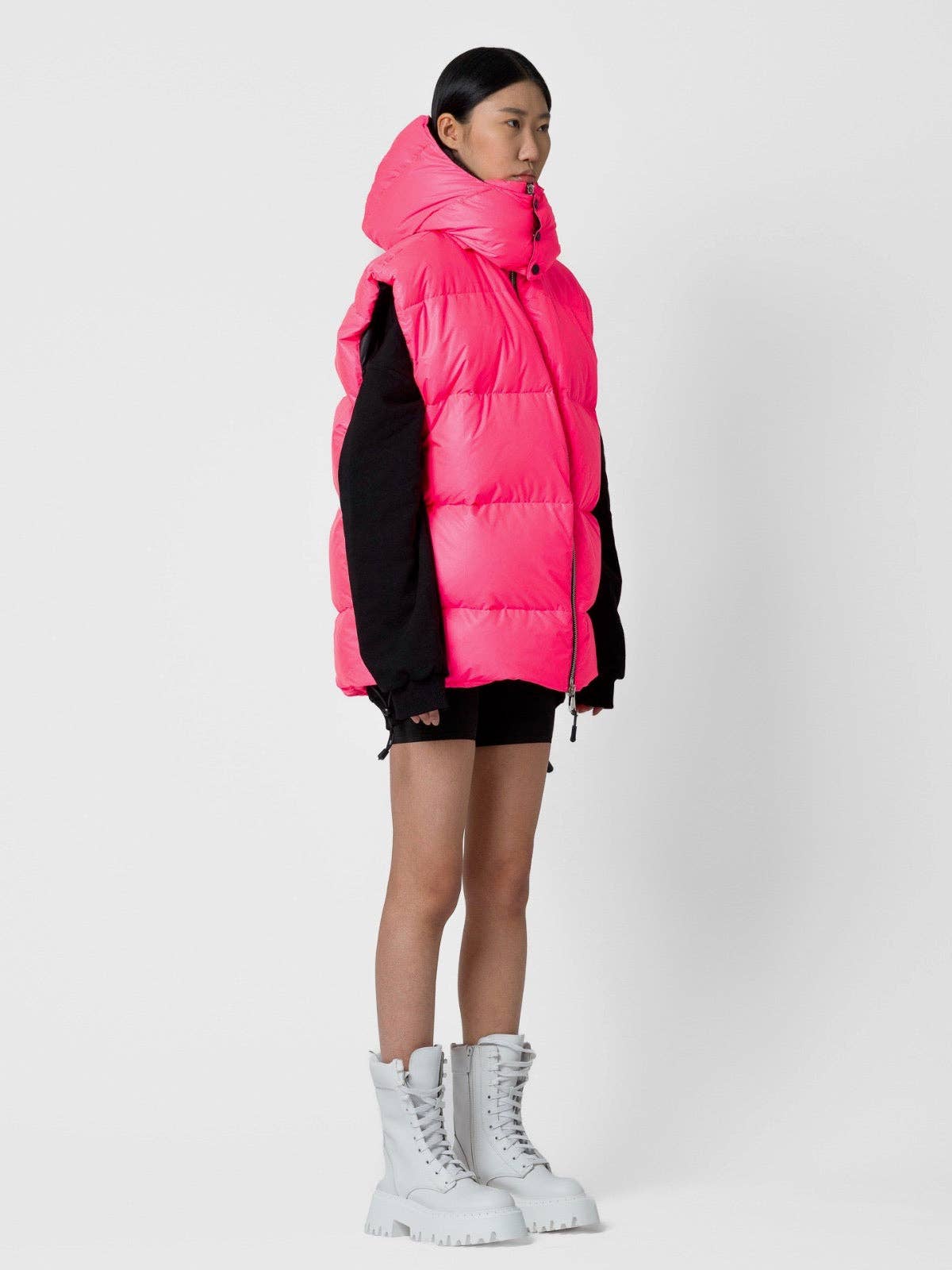Gilet over imbottito con cappuccio removibile e logo