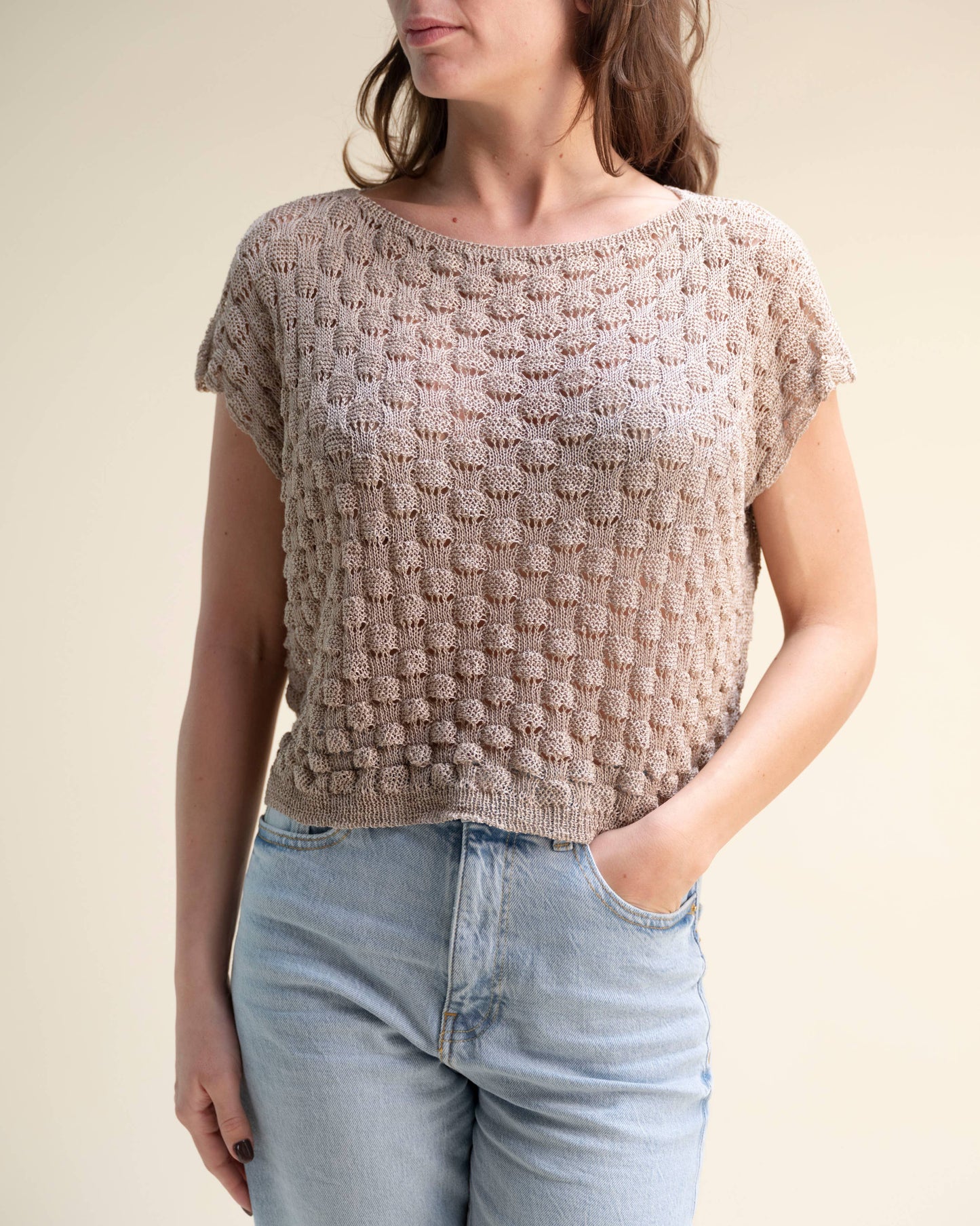Top corto in crochet traforato dal fit ampio