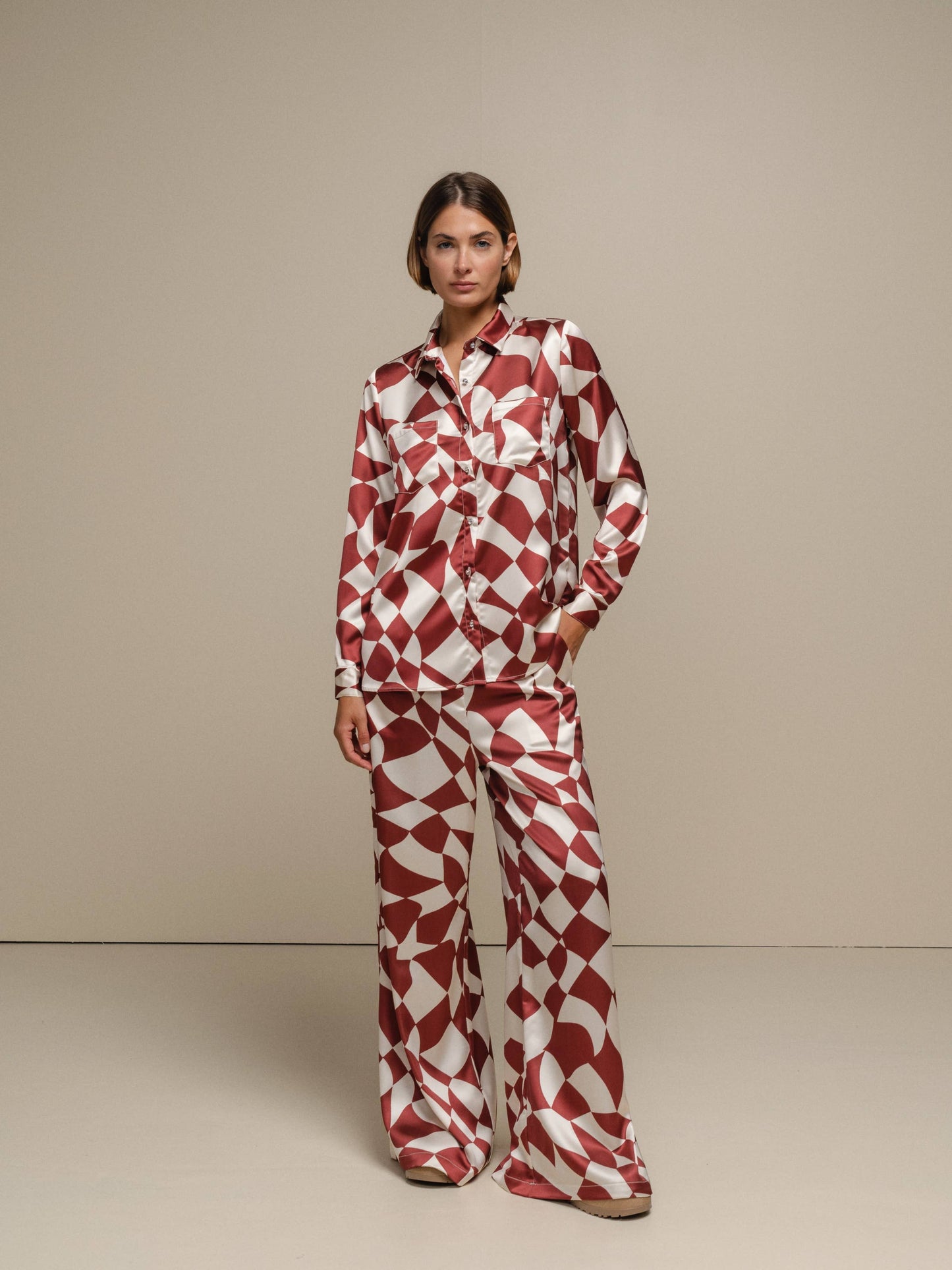 Camicia donna in raso con fantasia geometrica