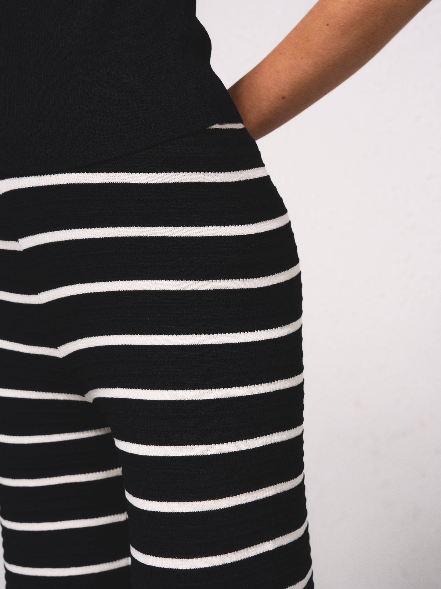 Pantaloni larghi in maglia a righe