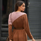 Abito midi in maglia bicolore cammello e rosa