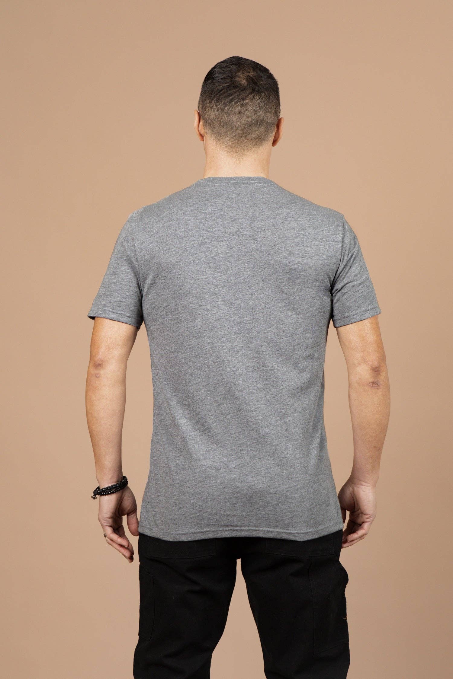 T-shirt uomo in grigio con stampa "Whiskey Will Do"