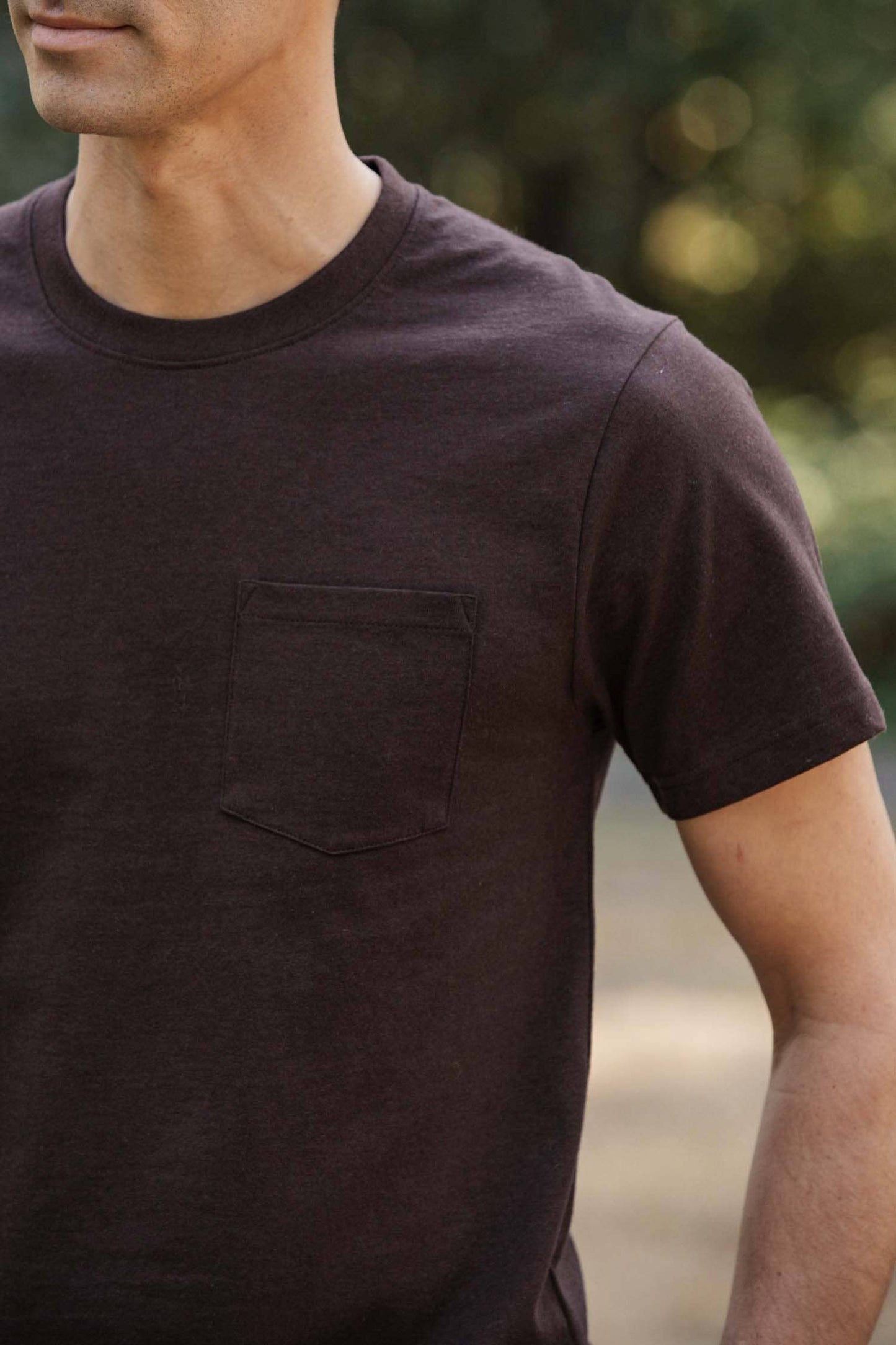 T-shirt Sostenibile con Taschino in Cotone Riciclato Color Tartufo