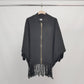 Poncho in maglia con frange e zip, maniche a pipistrello