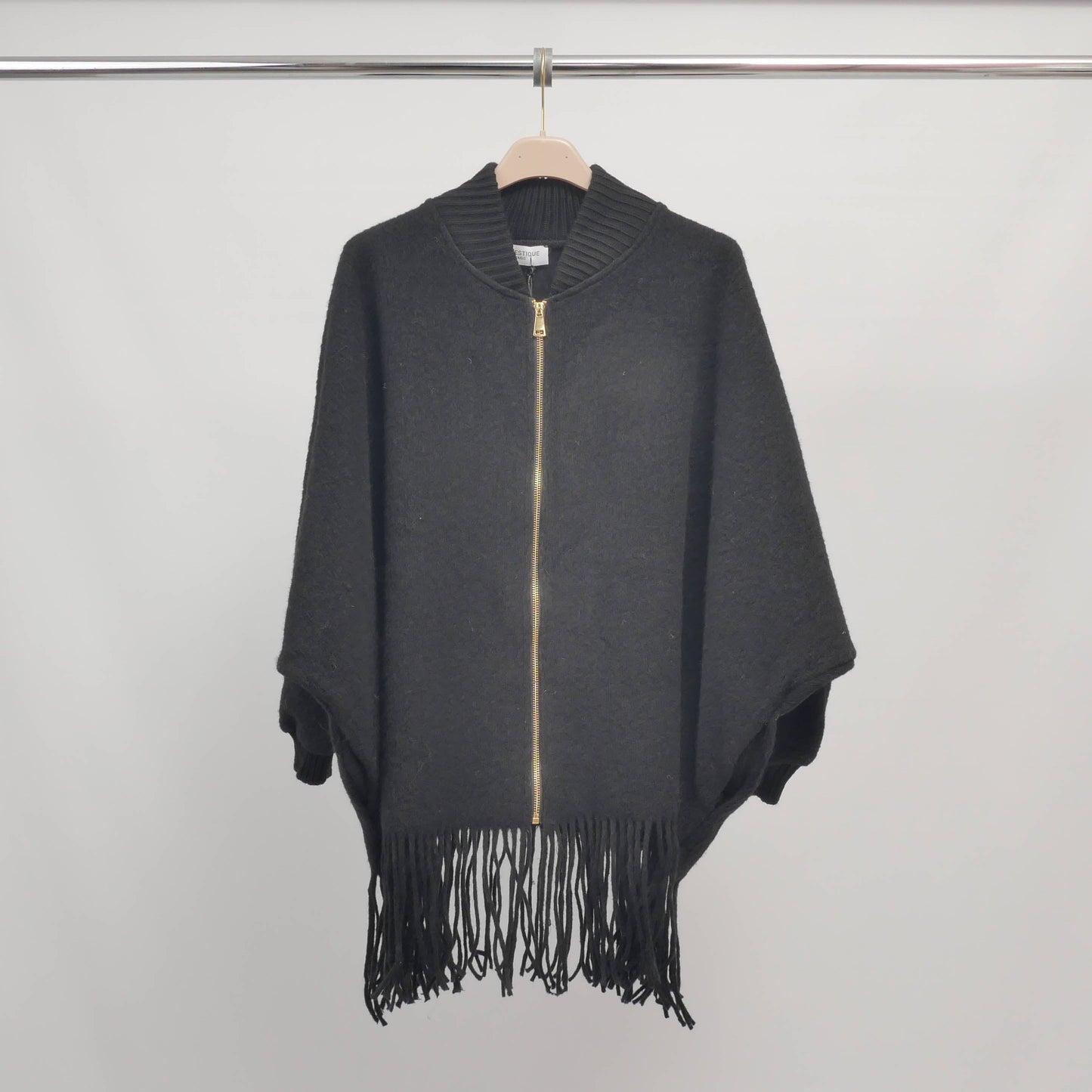 Poncho in maglia con frange e zip, maniche a pipistrello
