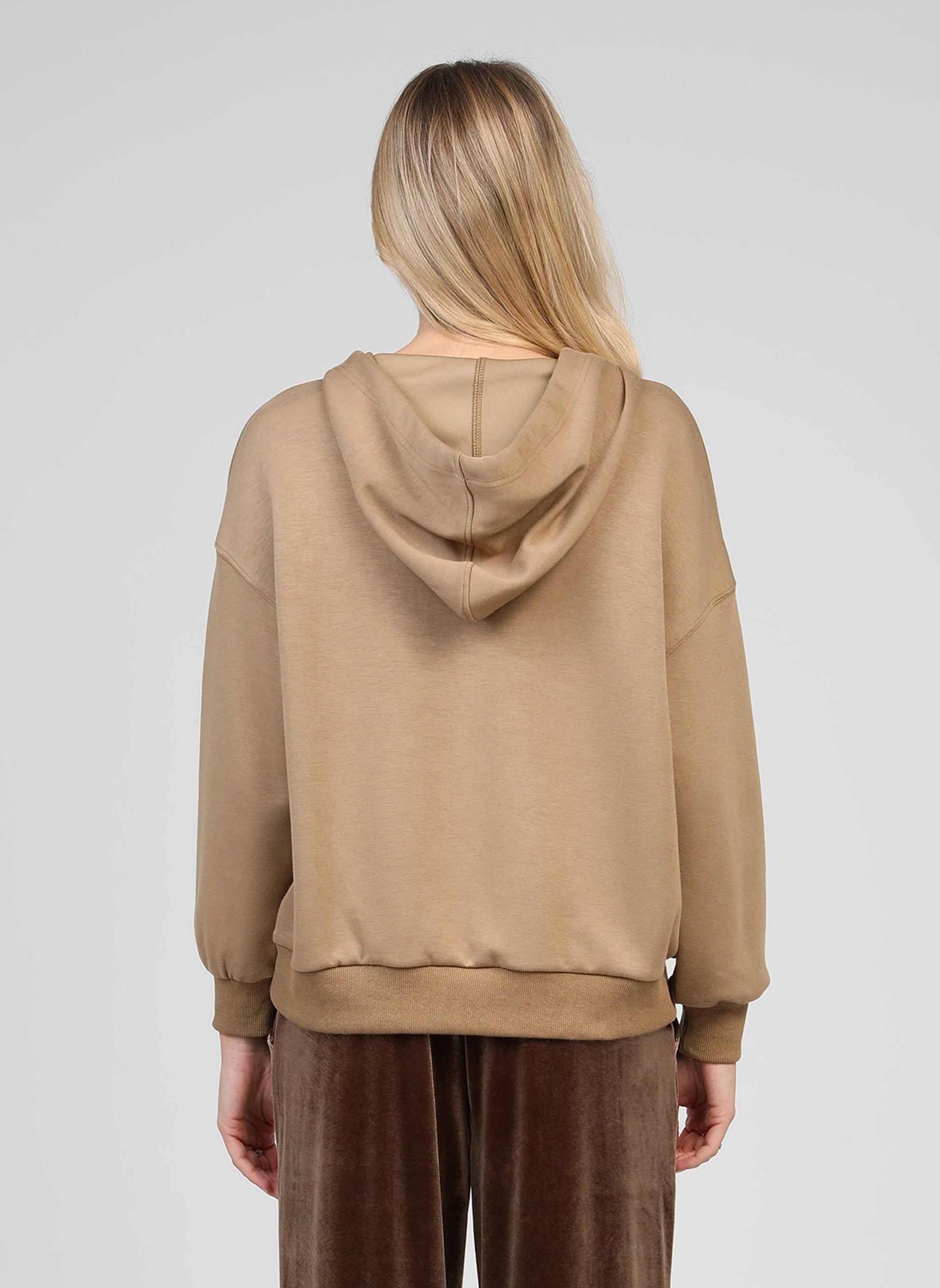 Felpa hoodie Anika cammello con coulisse gioiello