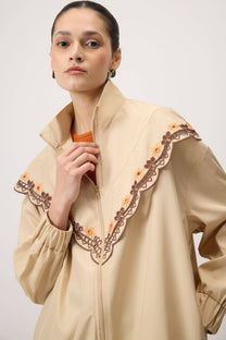 Giacca impermeabile ricamata beige