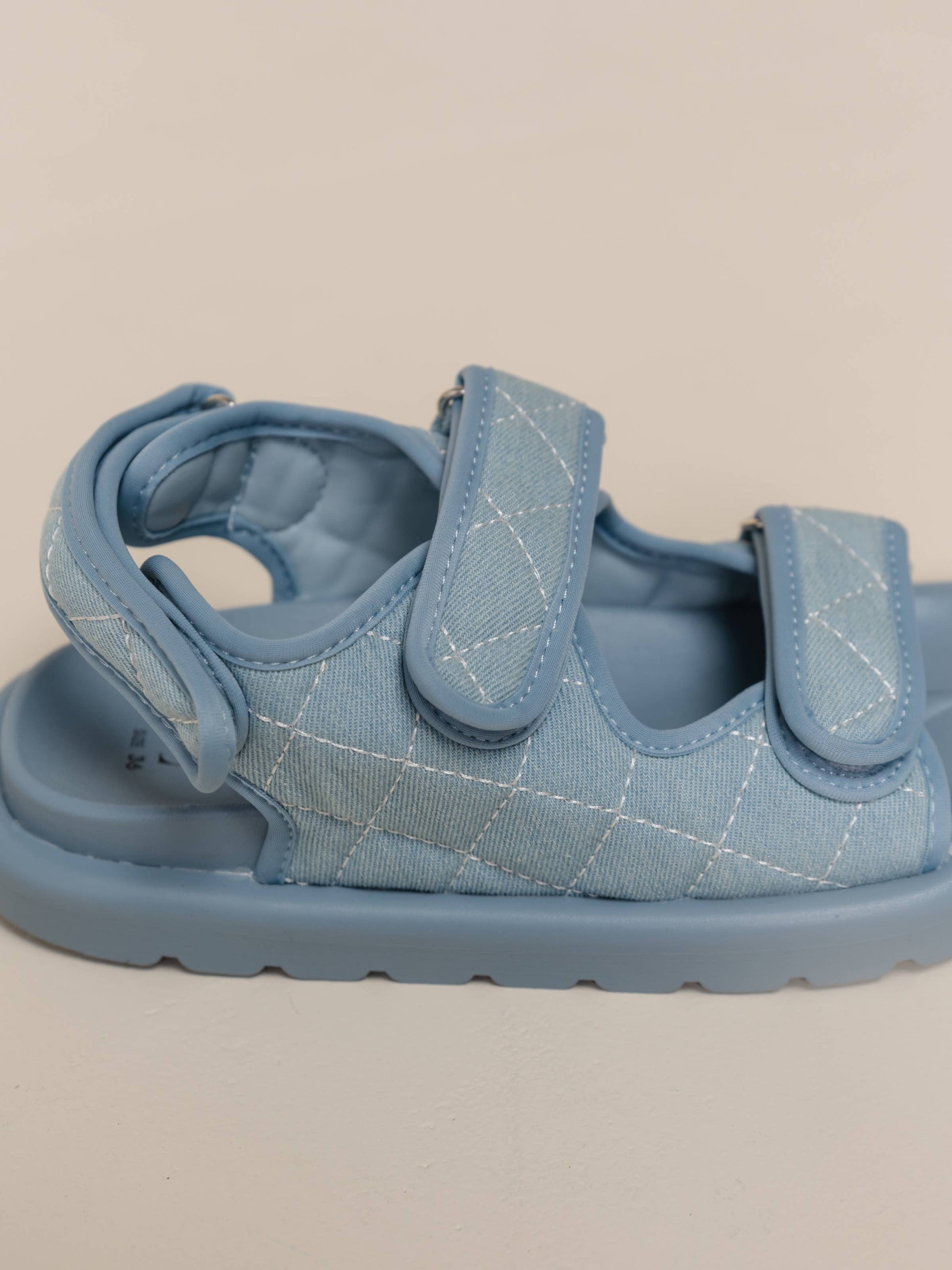 Sandali in denim con cinturini regolabili