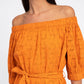 Abito corto off-shoulder in cotone sangallo arancione