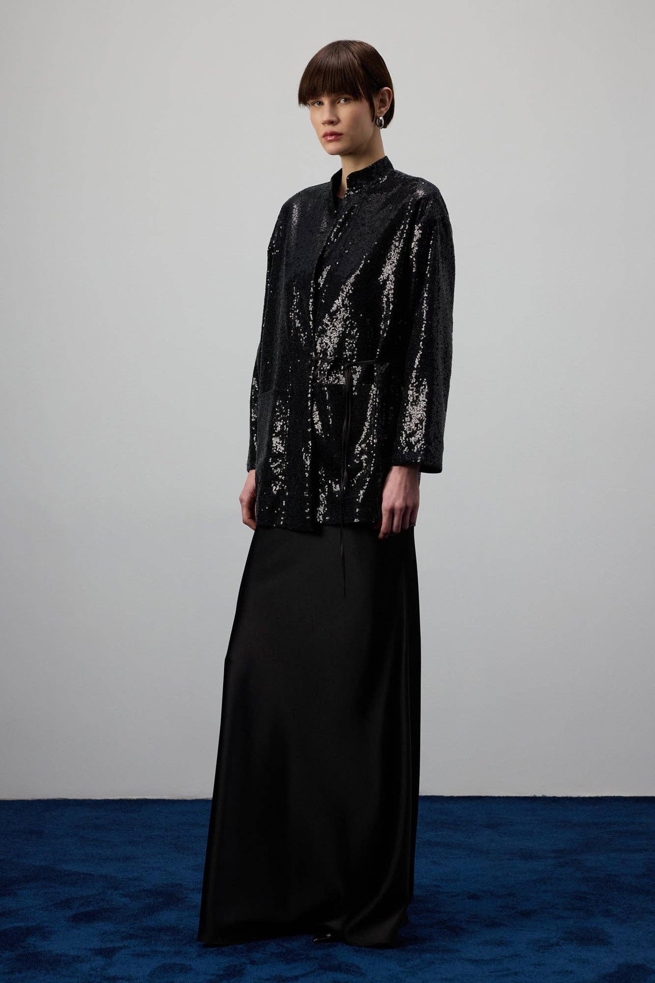 Kimono di paillettes nero con cintura
