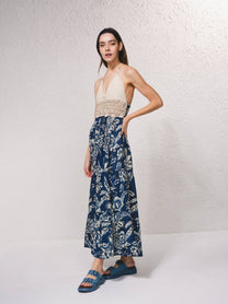 Abito lungo boho con top all’uncinetto e gonna floreale
