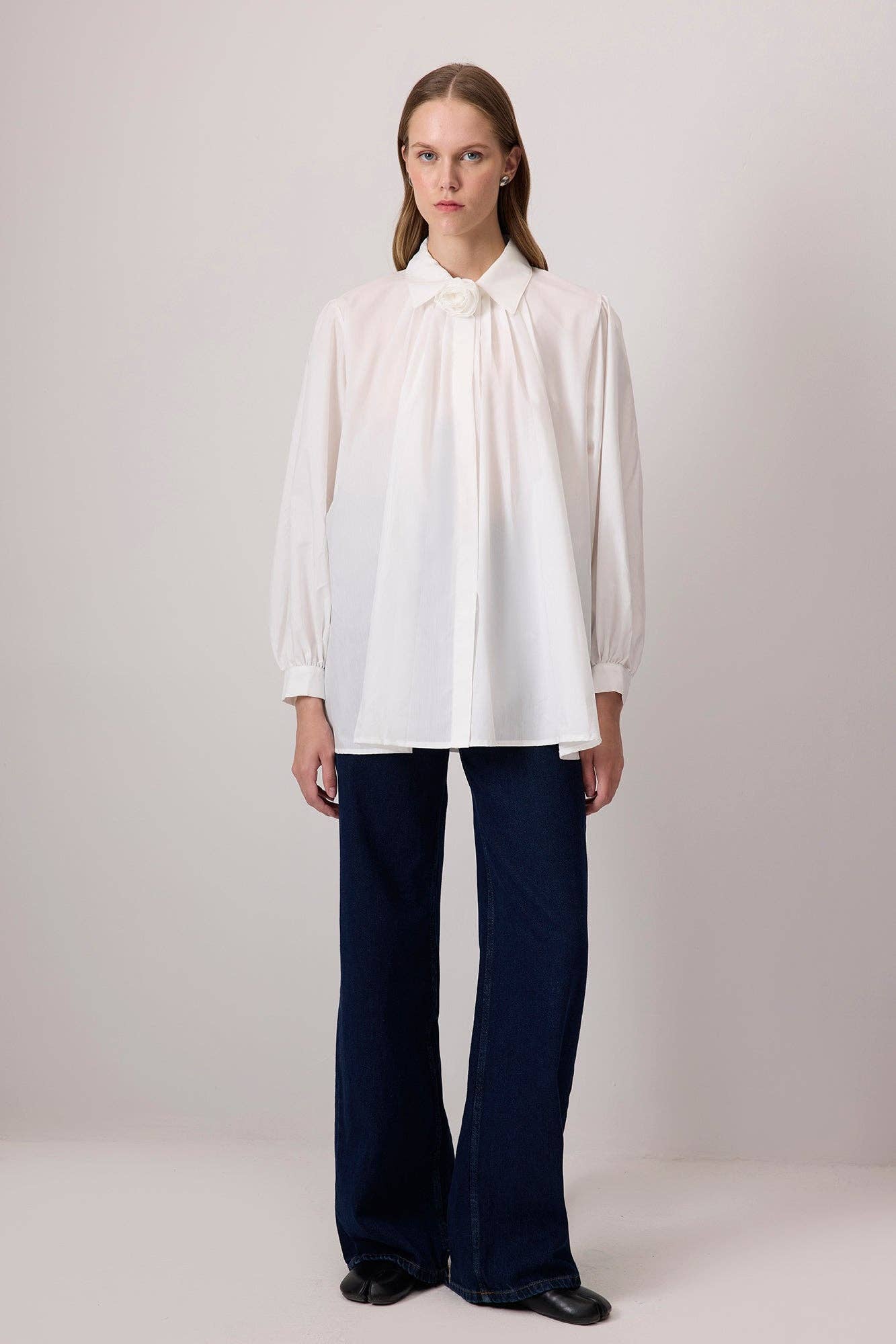 Camicia in cotone con rosellina al collo