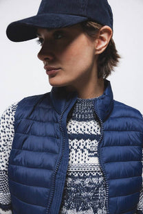 Gilet Trapuntato Essenziale con Collo Alto