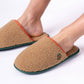 Pantofole in sherpa cammello con profili colorati